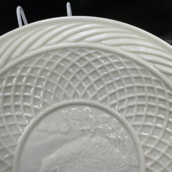 Belleek Christmas 9inch Plate Dish Fine Porcelain 1980 The Hedgehog Ireland VTG - Picture 6 of 11